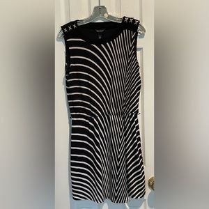 Womans Black and Gold WHITE HOUSE BLACK MARKET dress Size Small